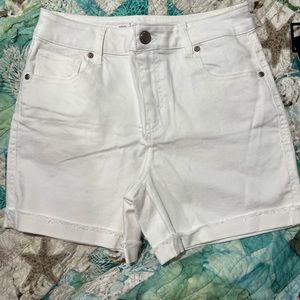 White Jean shorts- nwot Size 6